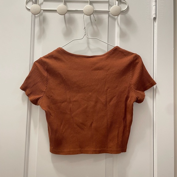 Burnt Orange V-Neck Ribbed Knit Crop Top T-Shirt in Size S or US 4 - Picture 2 of 4